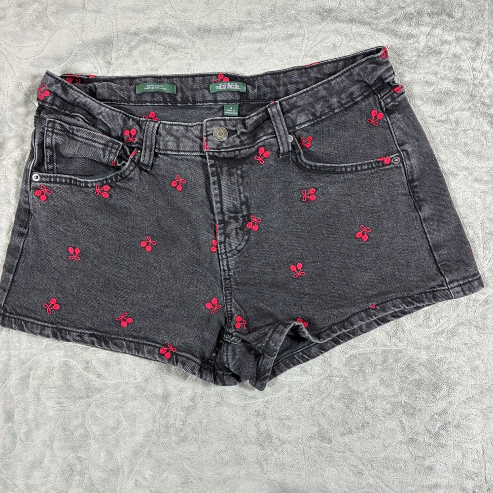 Wild Fable All Over Cherry Shorts Size 8 Black Denim Embroidered Rockabilly
